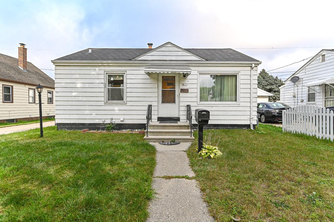 3623 S 24th St, Milwaukee, WI 53221