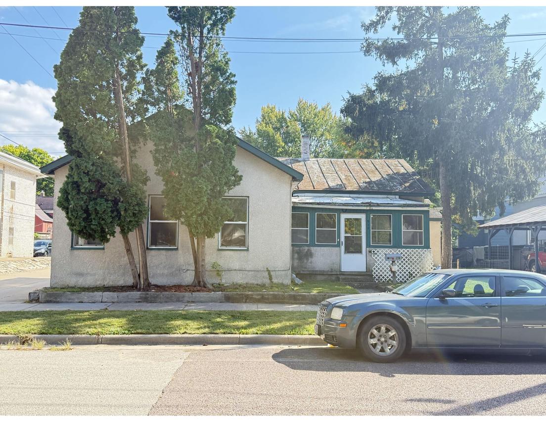 912 Cameron Ave, La Crosse, WI 54601