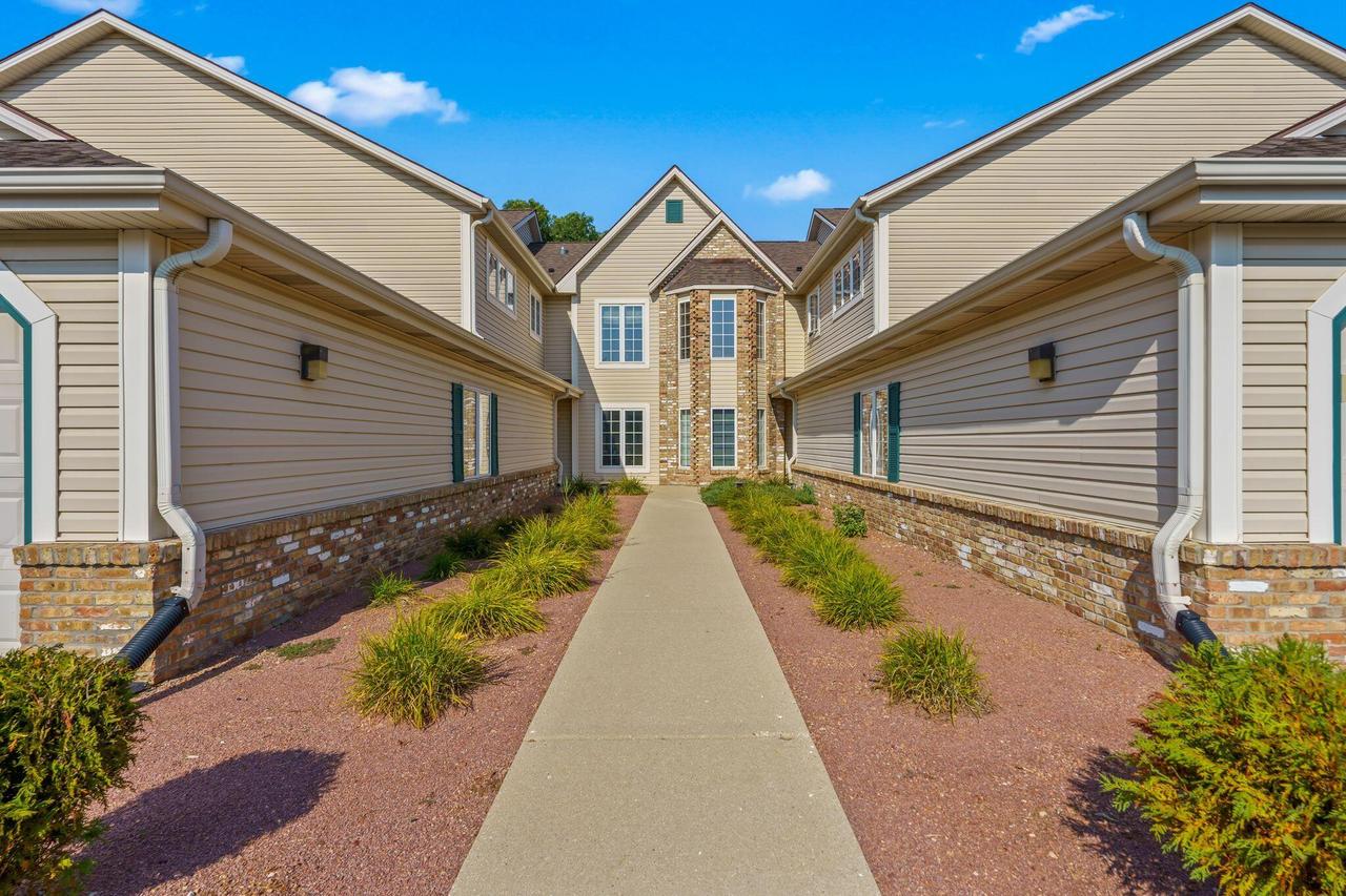 4507 S 124th St, New Berlin, WI 53151