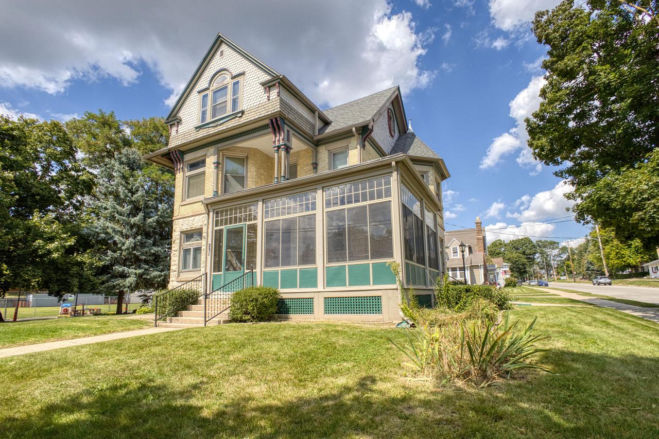 251 E Racine St, Jefferson, WI 53549