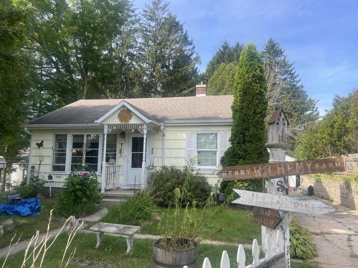 2928 S 10th St, Manitowoc, WI 54220