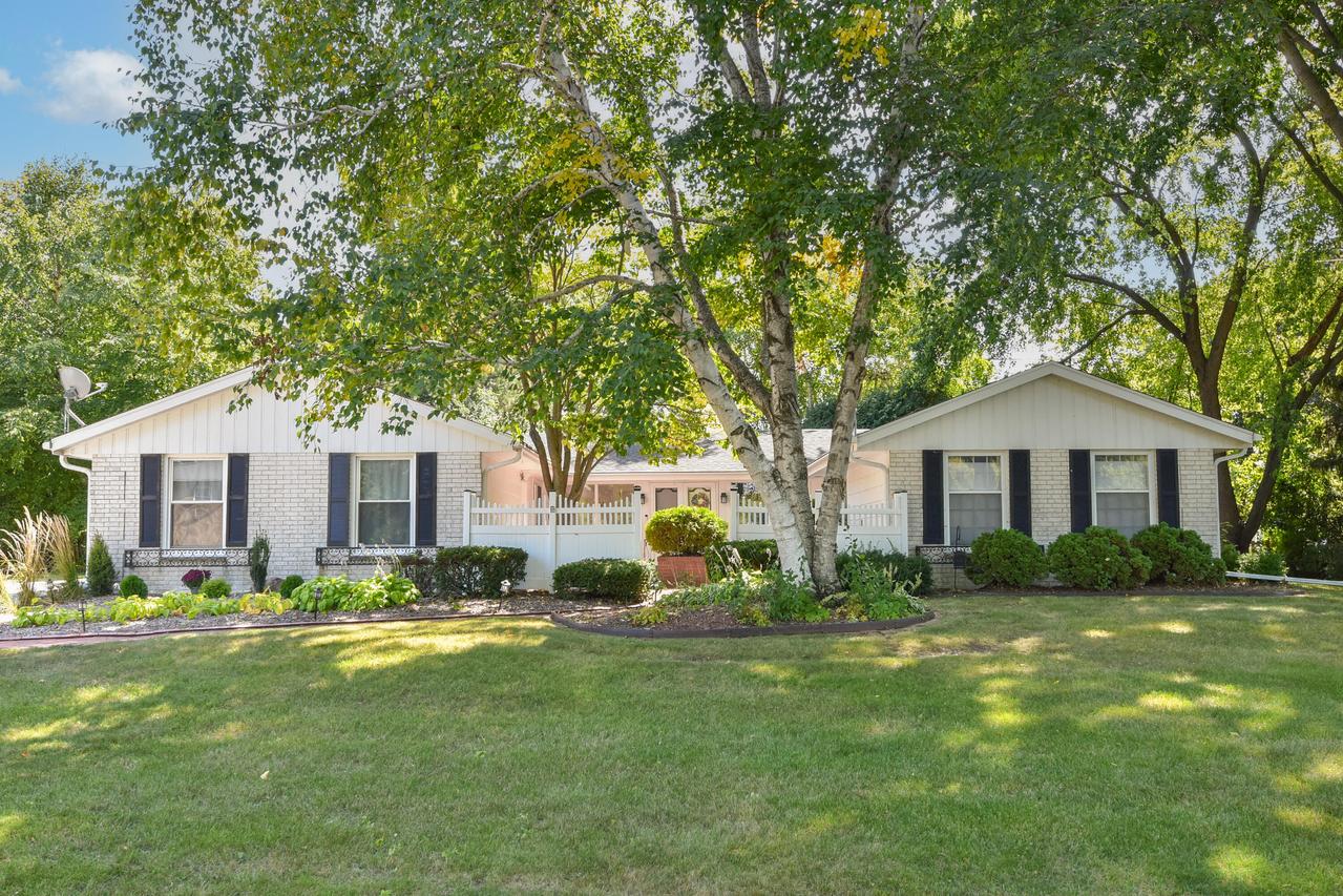 21965 Valiant Dr, Brookfield, WI 53045
