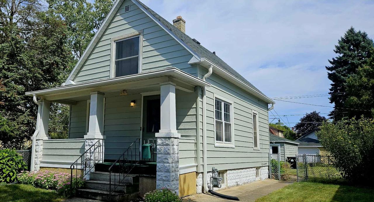 1317 Hayes Ave, Racine, WI 53405