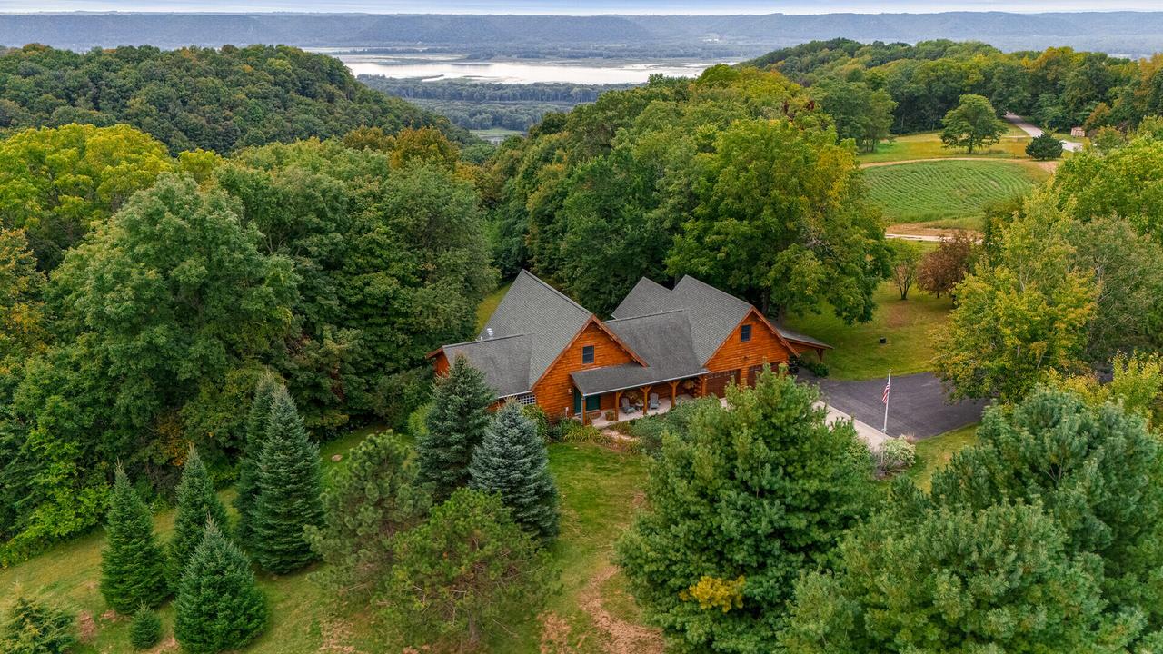 65423 Desoto Bluffs Dr, Freeman, WI 54624