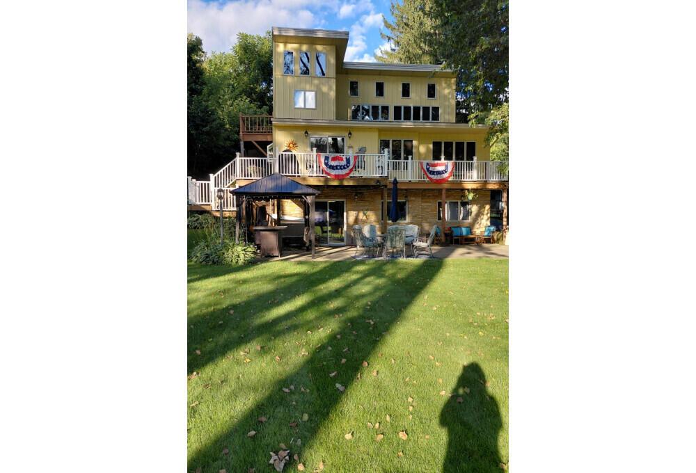 S108W34703 Jacks Bay Rd., Eagle, WI 53149