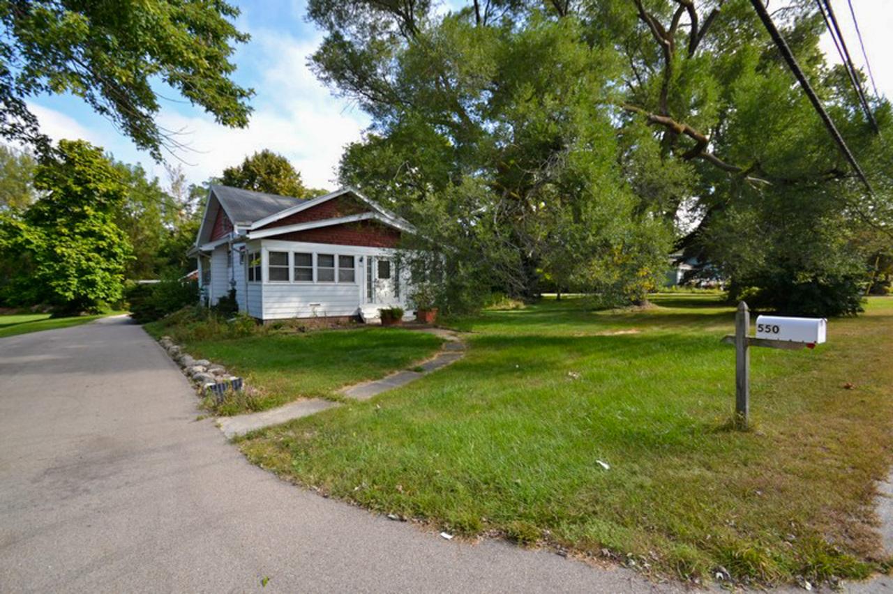 550 W Oakwood Rd, Oak Creek, WI 53154