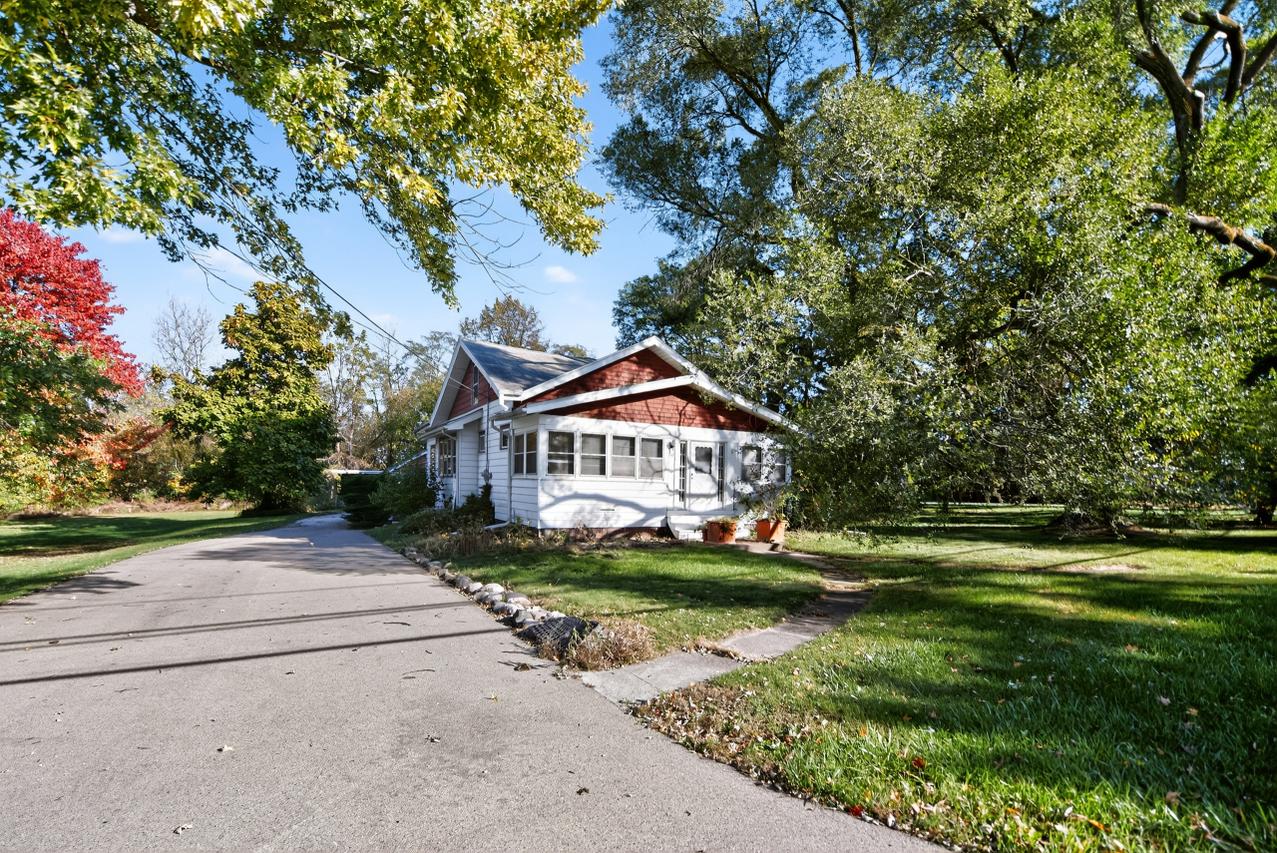 550 W Oakwood Rd, Oak Creek, WI 53154