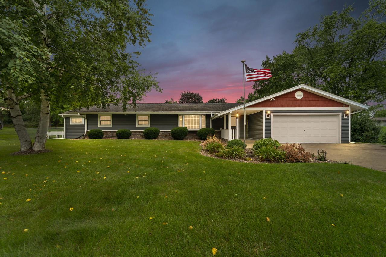 3333 S Magdalena Dr, New Berlin, WI 53151