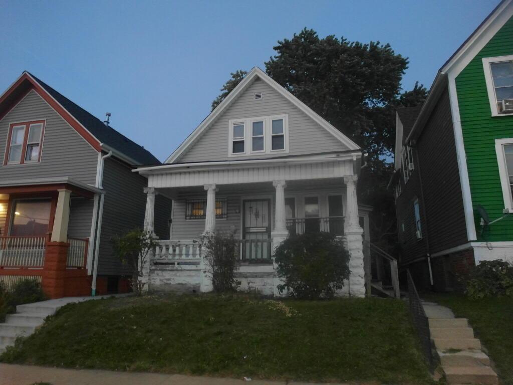 926 S 35th St, Milwaukee, WI 53215
