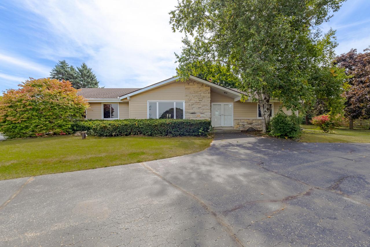 21295 W Winston Ct., New Berlin, WI 53146
