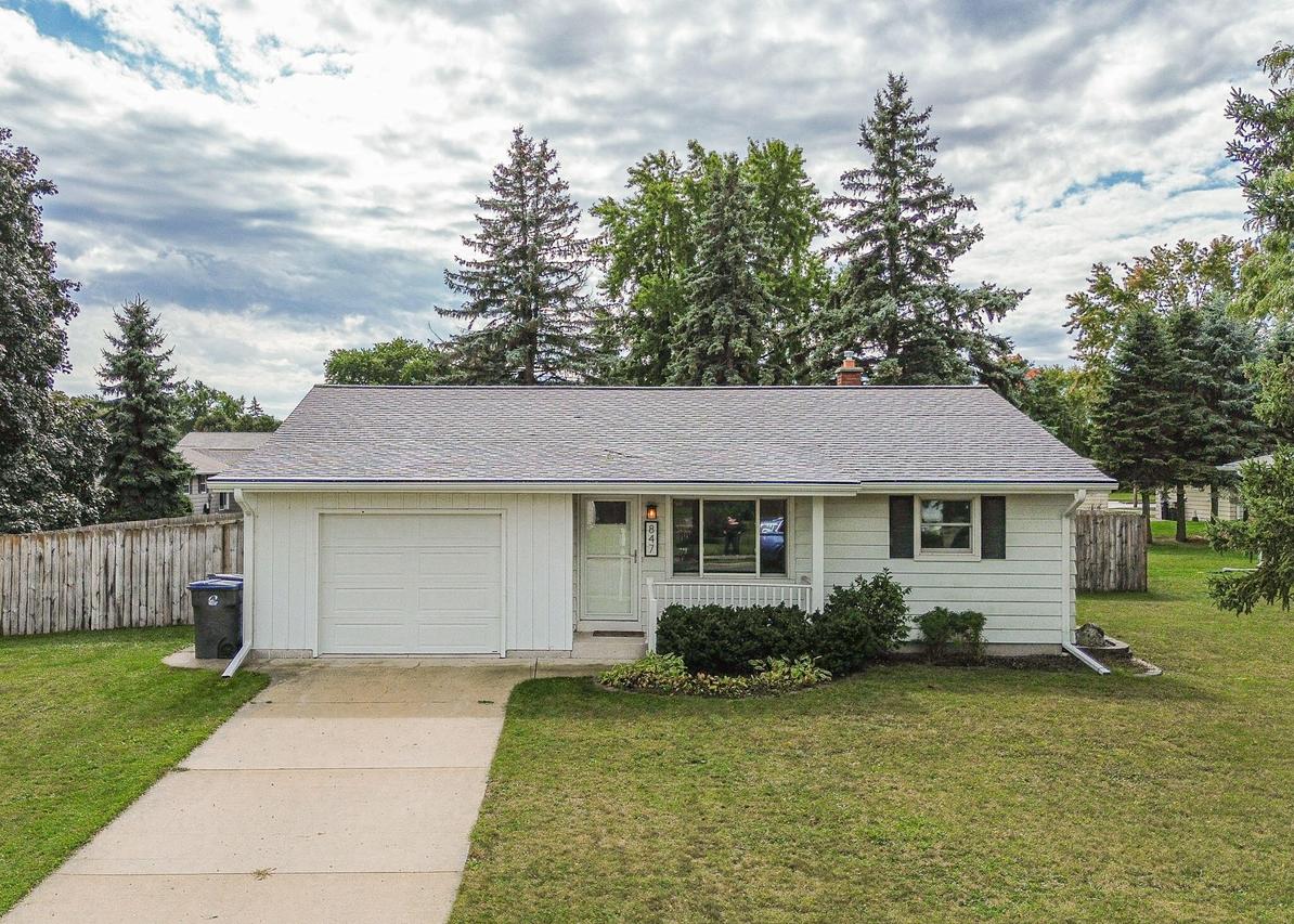 847 Wisconsin Ave, Oostburg, WI 53070
