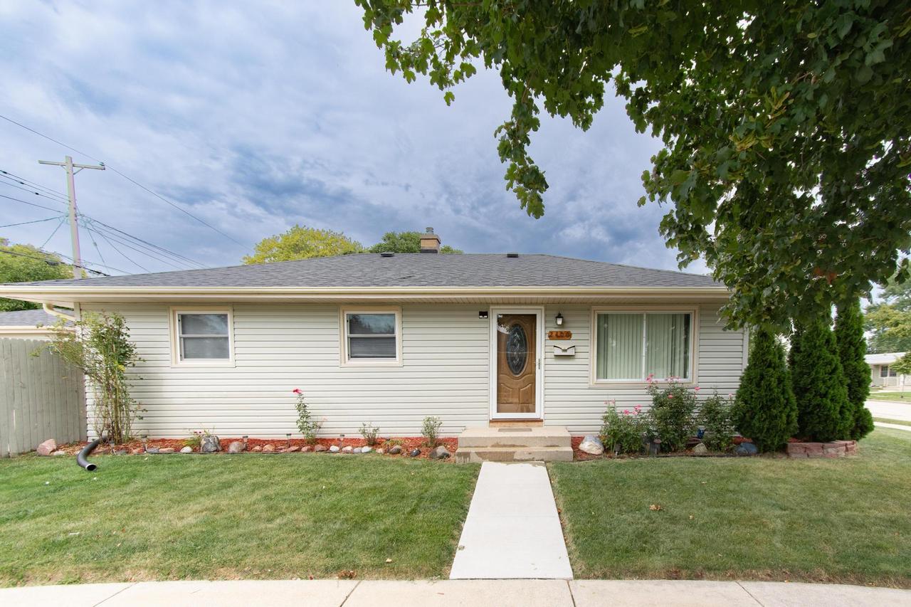 2400 Romayne Ave., Racine, WI 53404