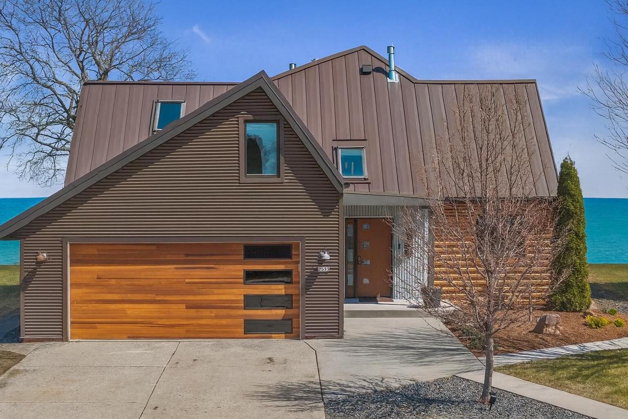 2533 Lakeshore Dr, Sheboygan, WI 53081