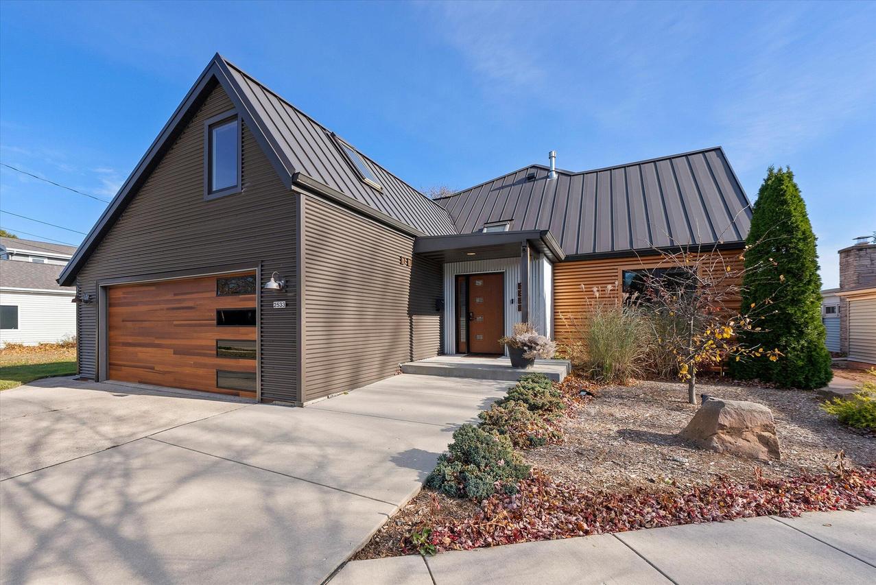 2533 Lakeshore Dr, Sheboygan, WI 53081