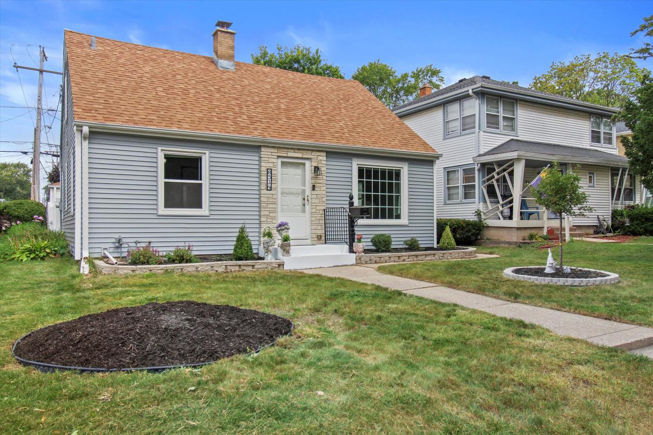 8514 W Center St, Milwaukee, WI 53222