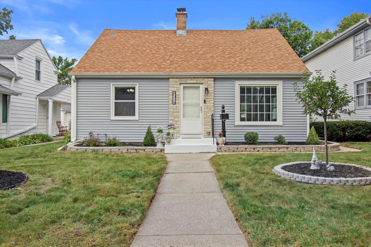 8514 W Center St, Milwaukee, WI 53222