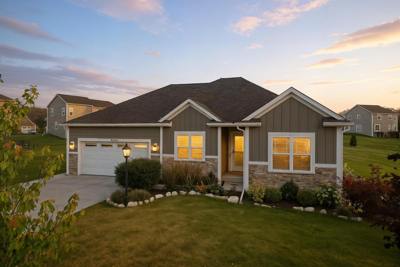 W226N7825 Timberland Dr, Sussex, WI 53089