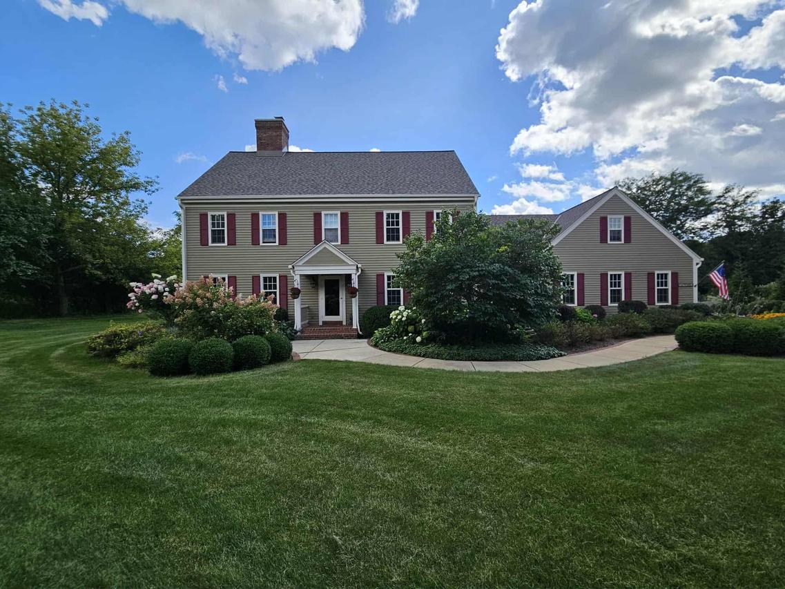 N40W33325 Woodsview Dr, Nashotah, WI 53058