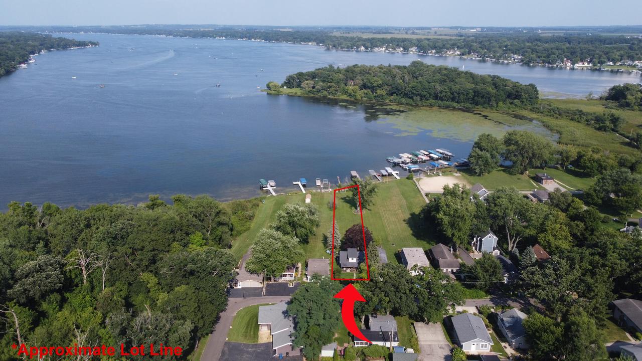 3906 Country Ln., Delavan, WI 53115