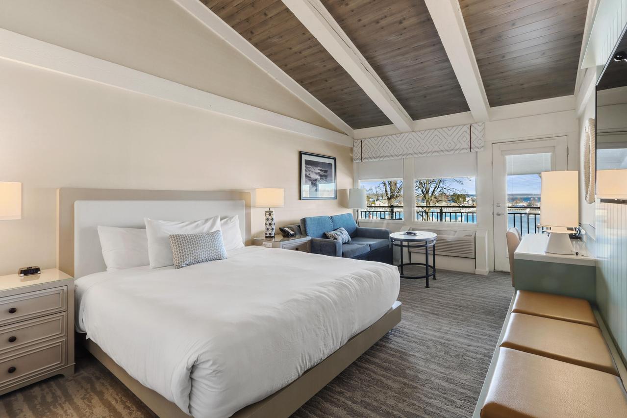 269 Fontana Blvd #570, Fontana, WI 53125