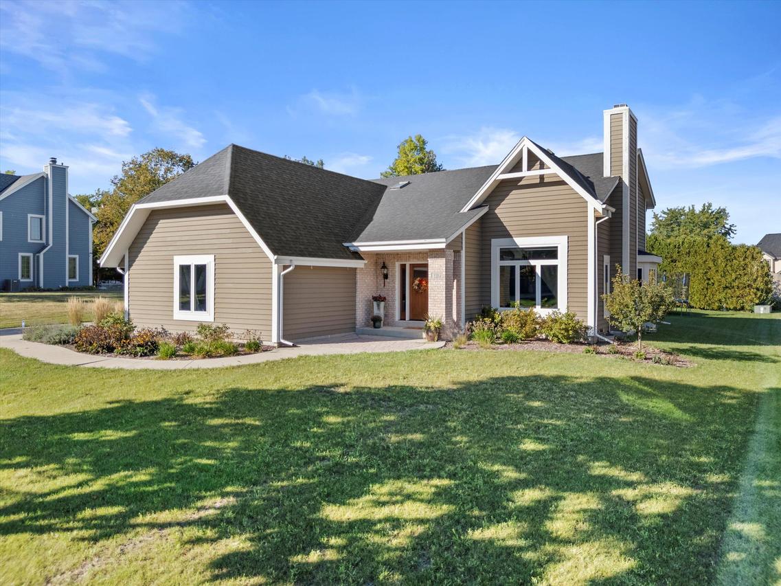 3812 W Jerelin Dr, Franklin, WI 53132
