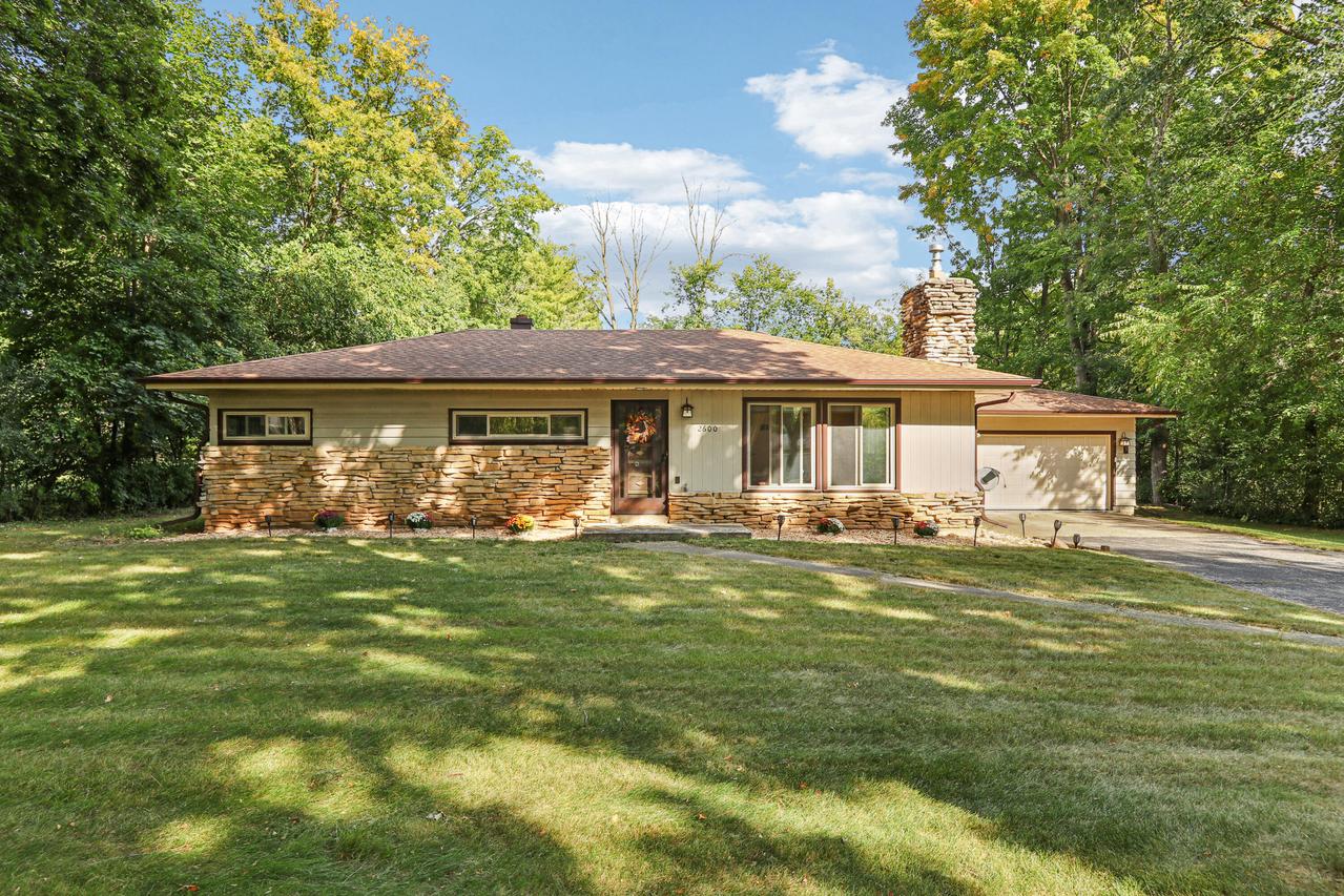 2600 Brookside Ln, Brookfield, WI 53005