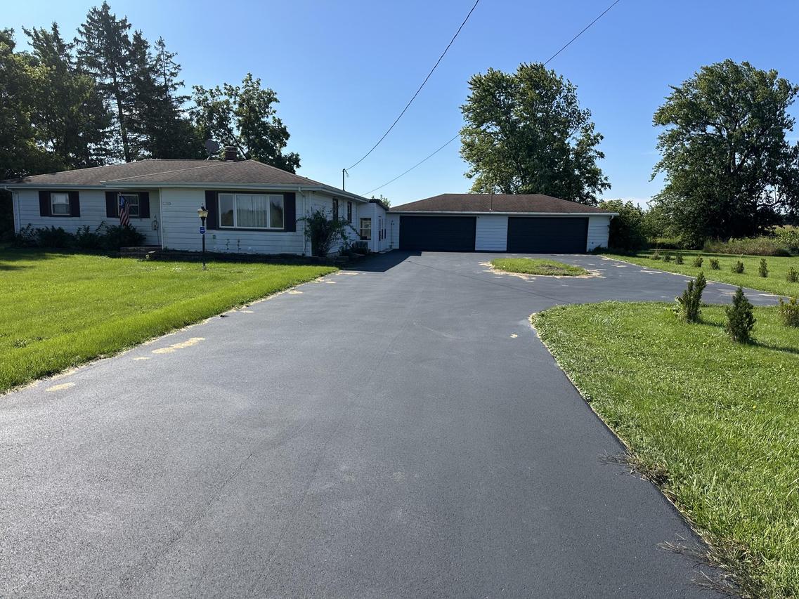 11905 Golf Rd, Caledonia, WI 53126