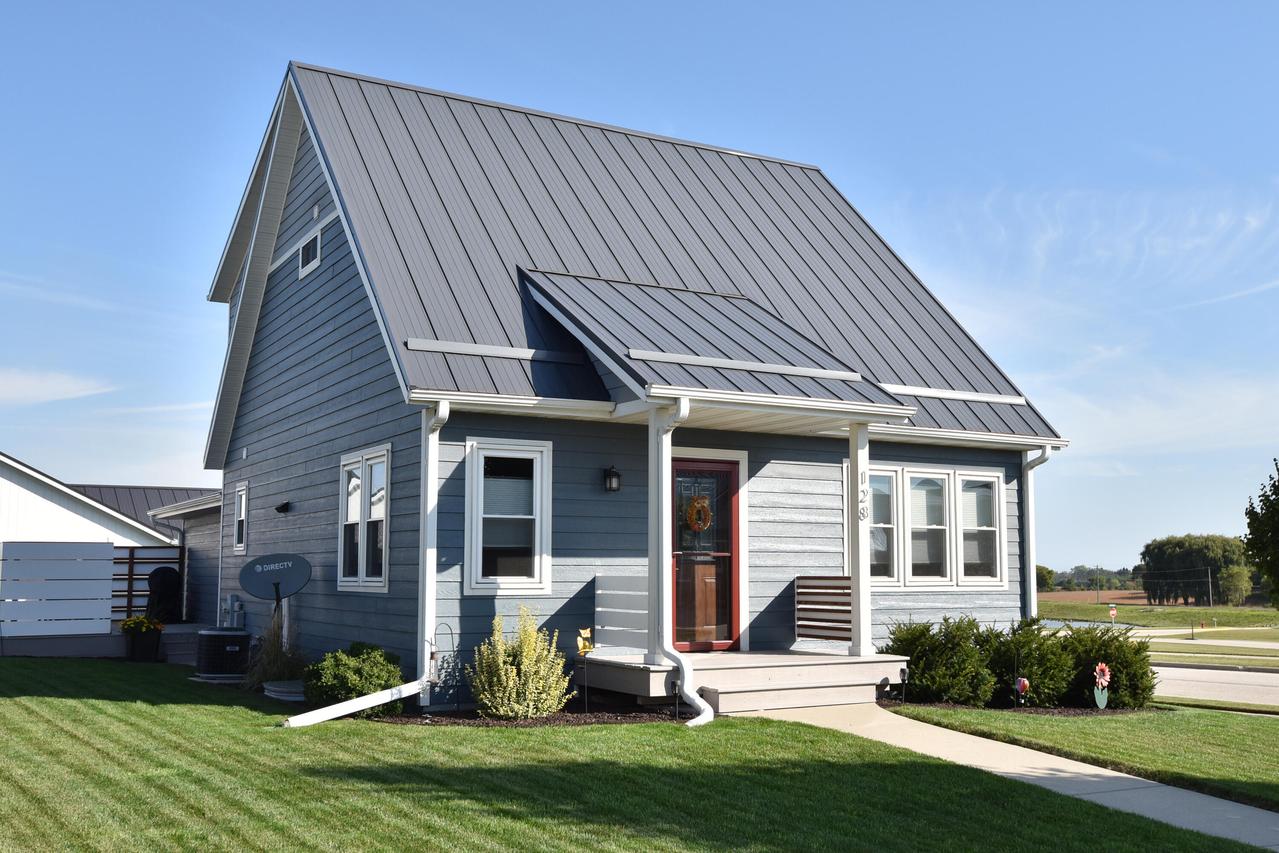 128 Peter Thein Ave, Belgium, WI 53004