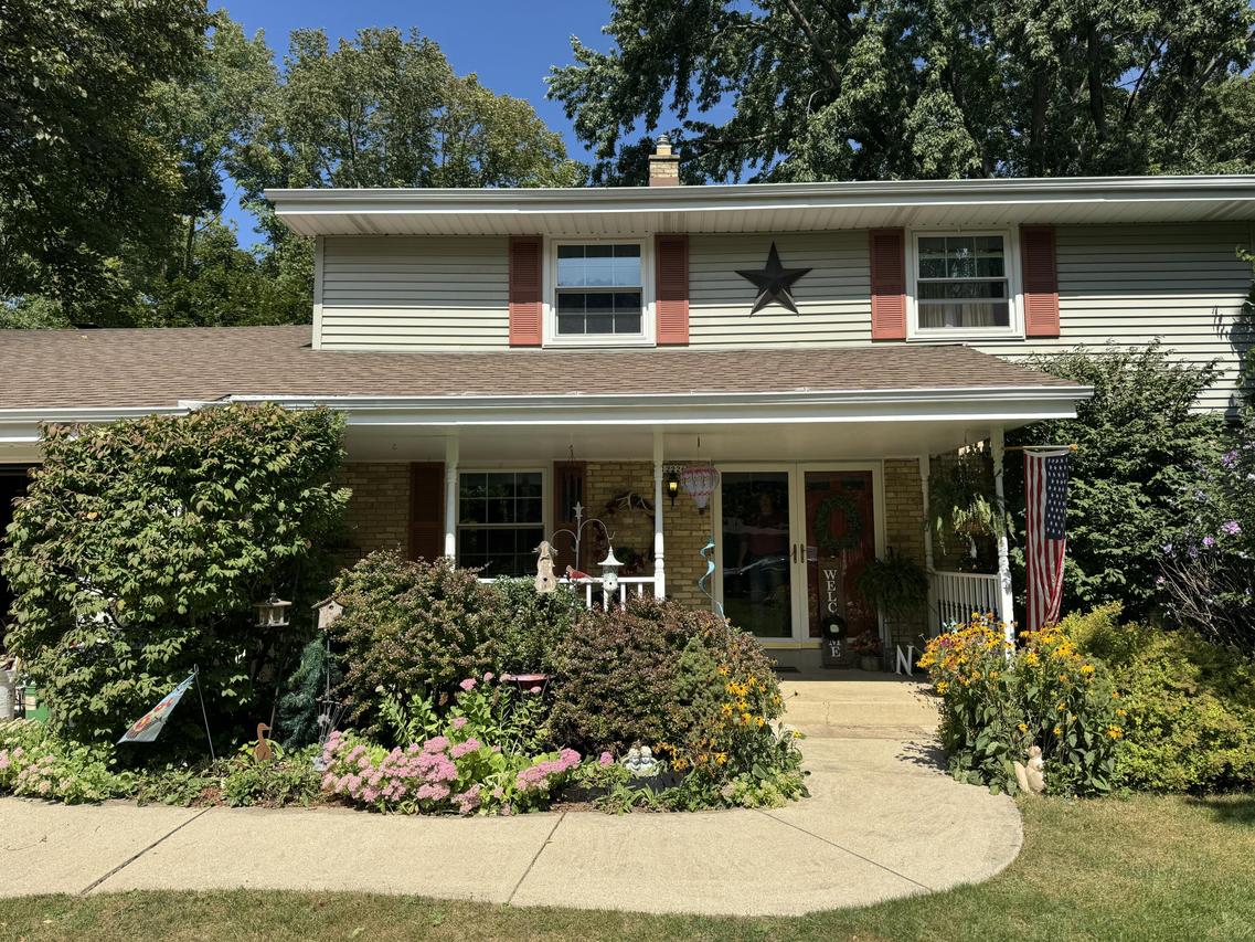 12226 W Chapman Ave, Greenfield, WI 53228