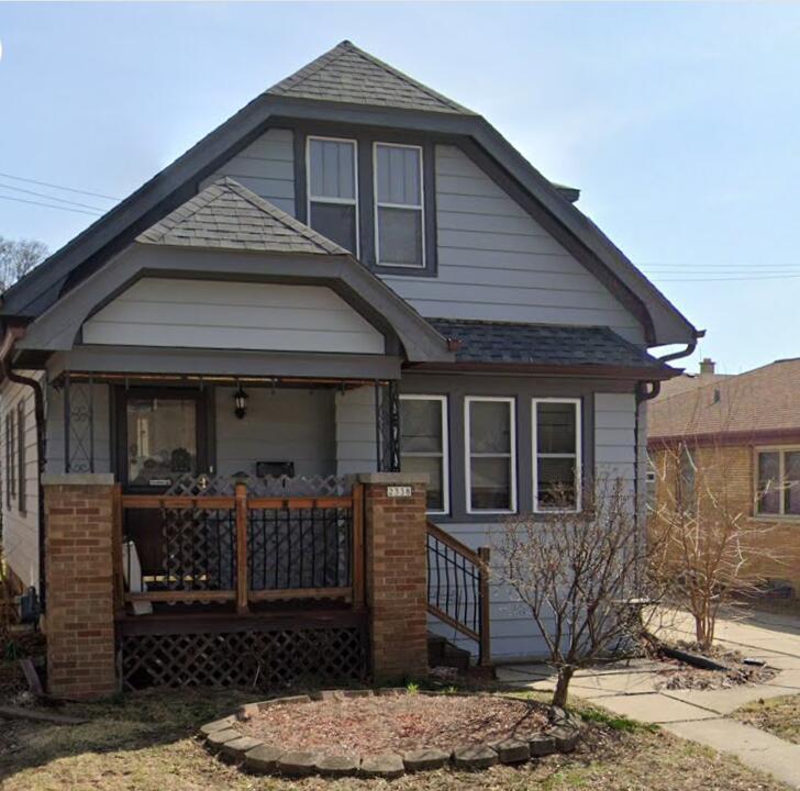 2338 S 98th St, West Allis, WI 53227