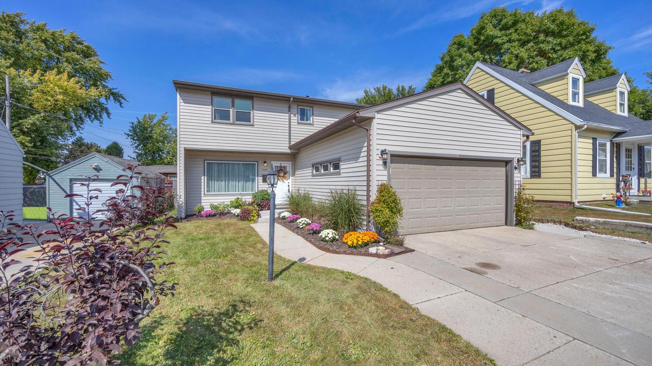 2208 Geele Ave, Sheboygan, WI 53083