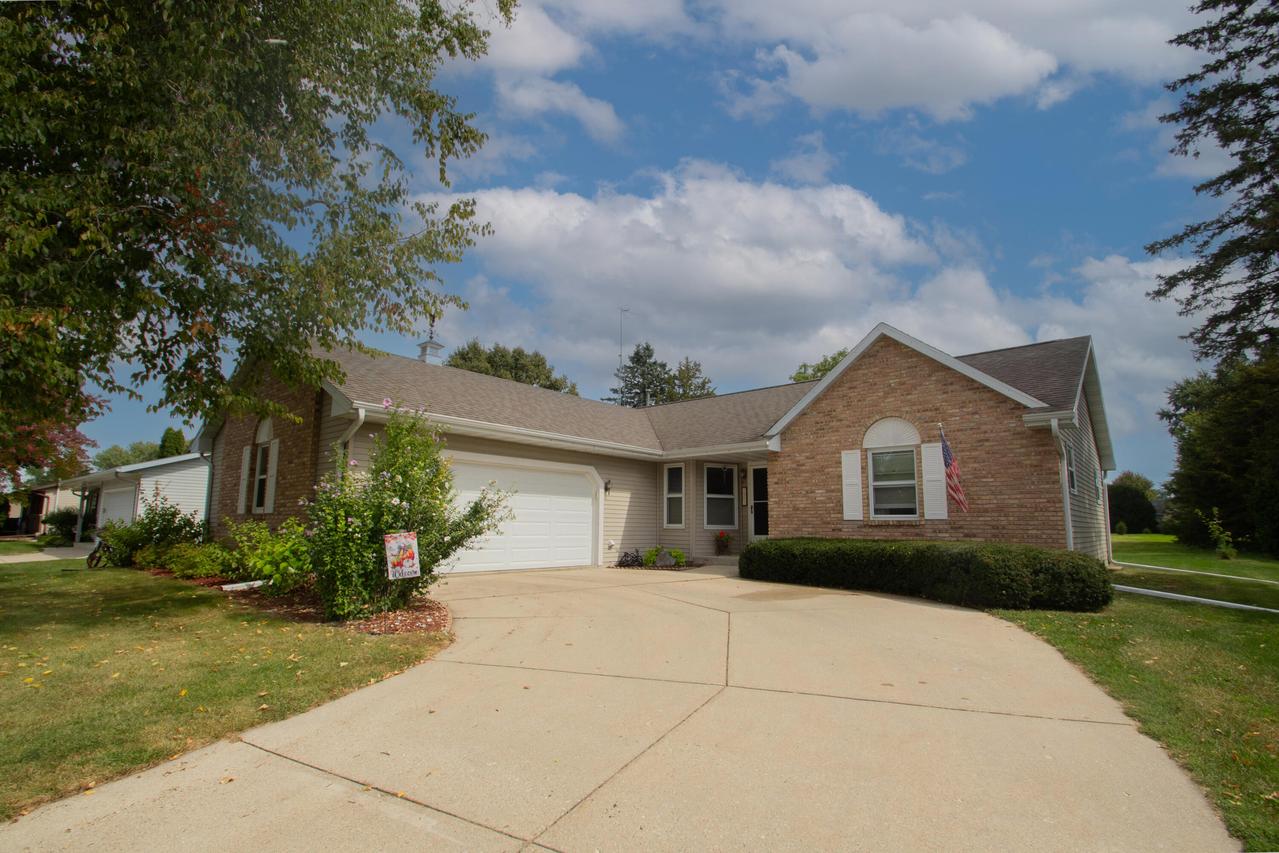 1507 S 10th St, Watertown, WI 53094