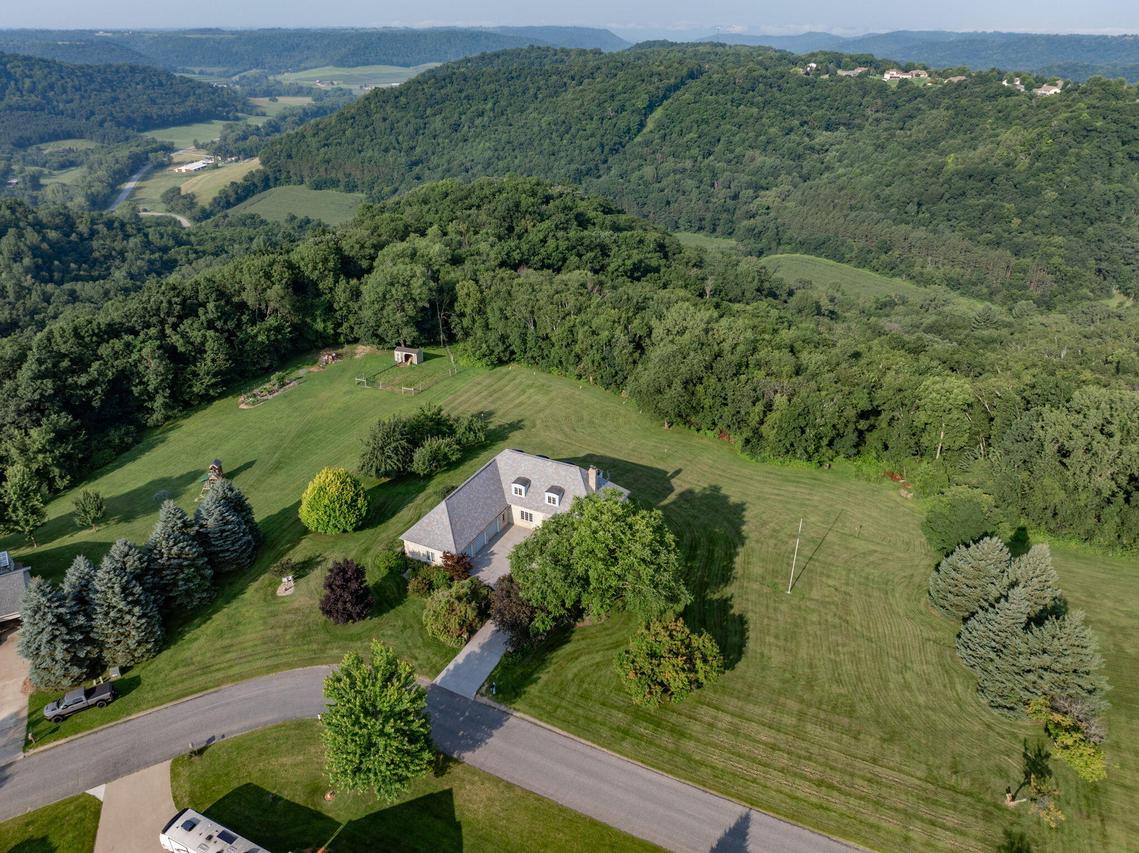 N1583 Meadow Ridge, Greenfield, WI 54601