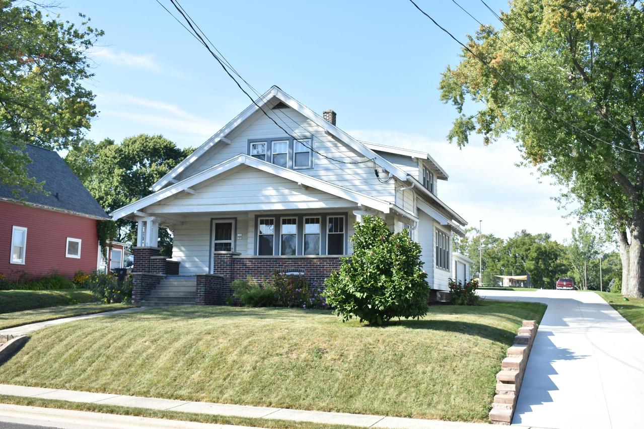 30 W Center Ave, Cedar Grove, WI 53013