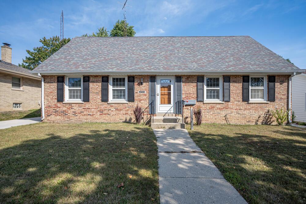 4720 70th St, Kenosha, WI 53142