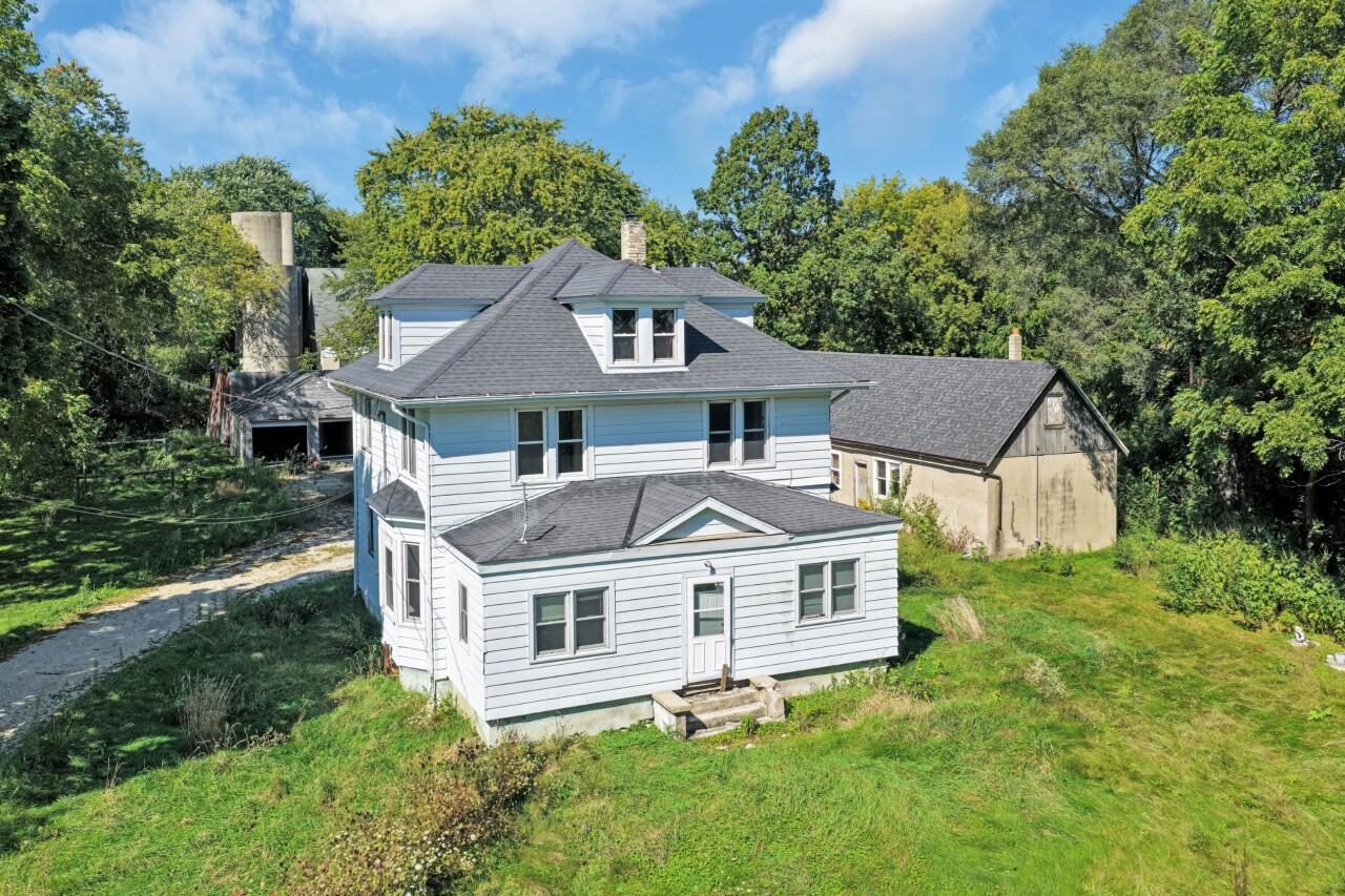 W188N12403 Maple Rd, Germantown, WI 53076