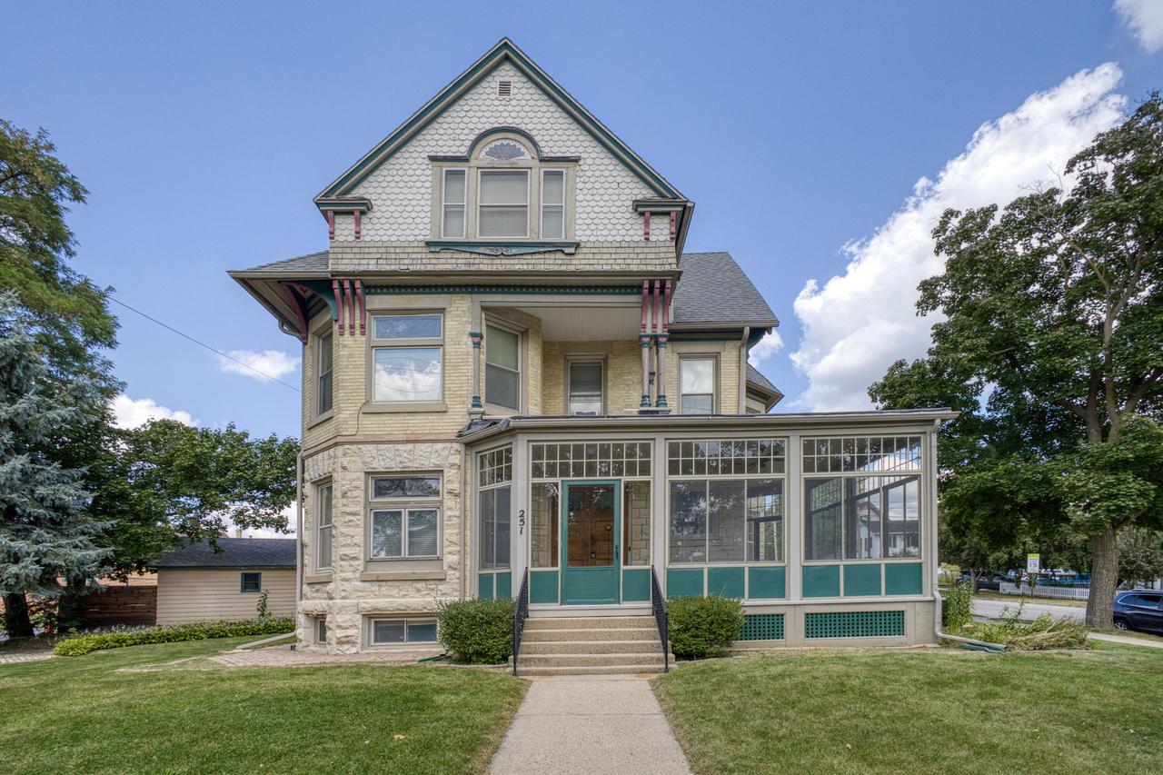 251 E Racine St, Jefferson, WI 53549