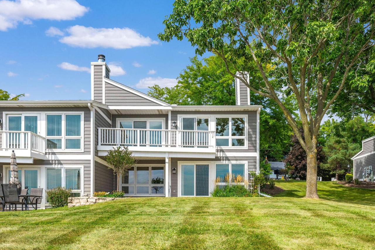N27W29911 Maple Ave #7, Delafield, WI 53072