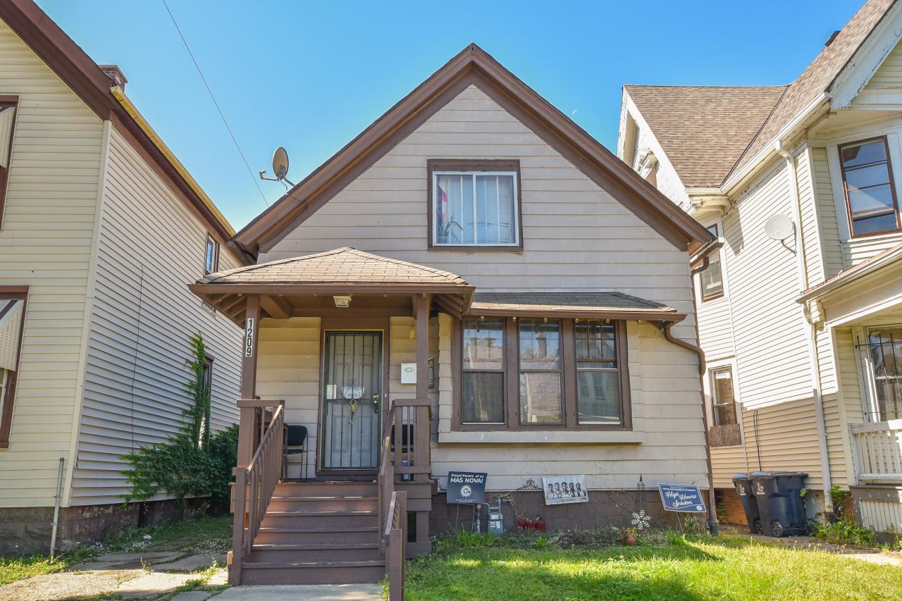1209 N 25th St, Milwaukee, WI 53205