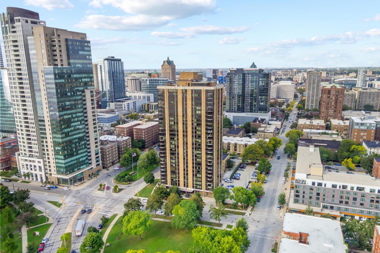 929 N Astor St #2705-2707, Milwaukee, WI 53202