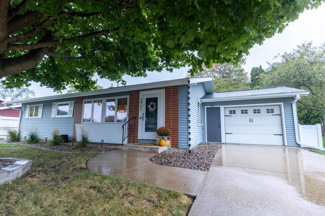 3421 Greenbriar Ct, Shelby, WI 54601