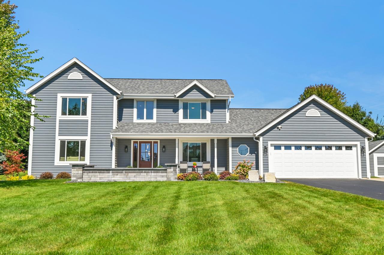 21380 W Lawnsdale Ct, New Berlin, WI 53146