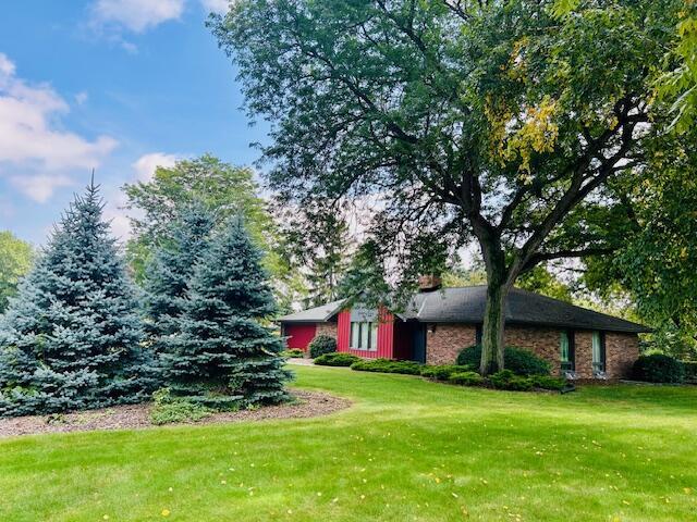 16845 W Shadow Dr, New Berlin, WI 53151