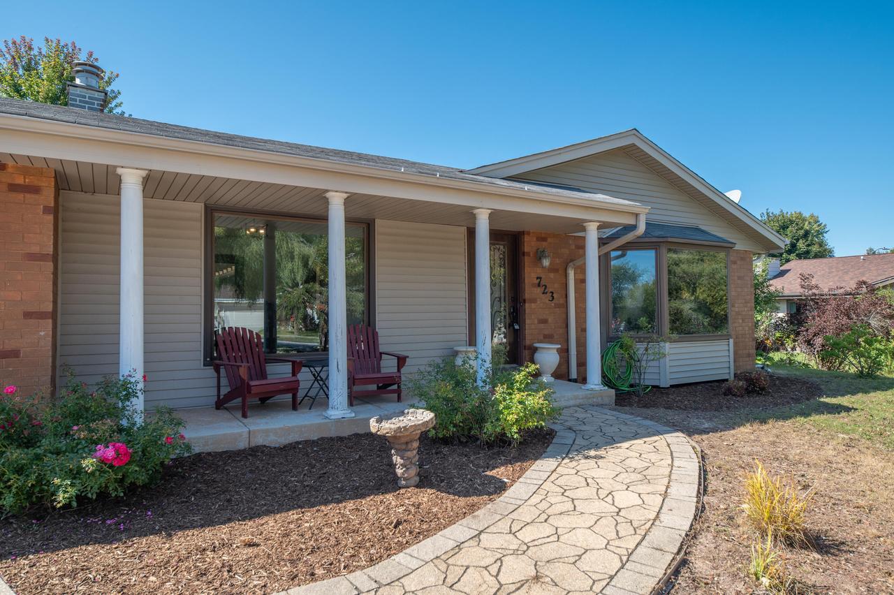 723 Willow Ct, Port Washington, WI 53074
