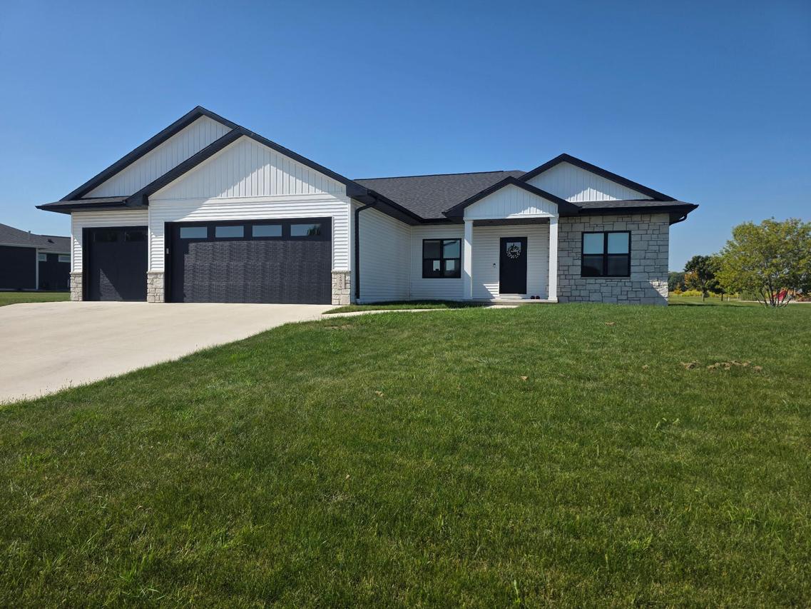 2404 Fox Chase -, Manitowoc, WI 54220