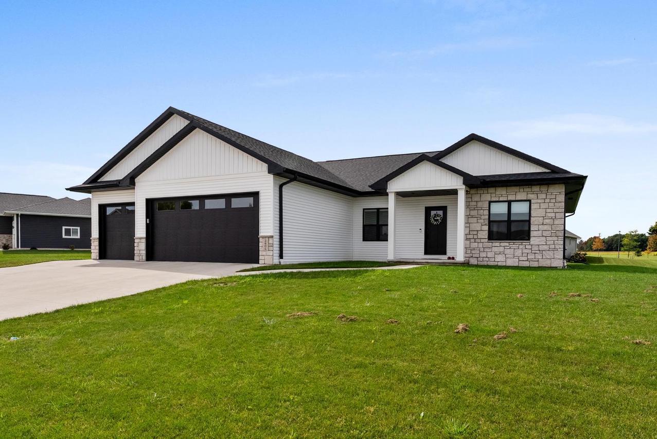 2404 Fox Chase -, Manitowoc, WI 54220