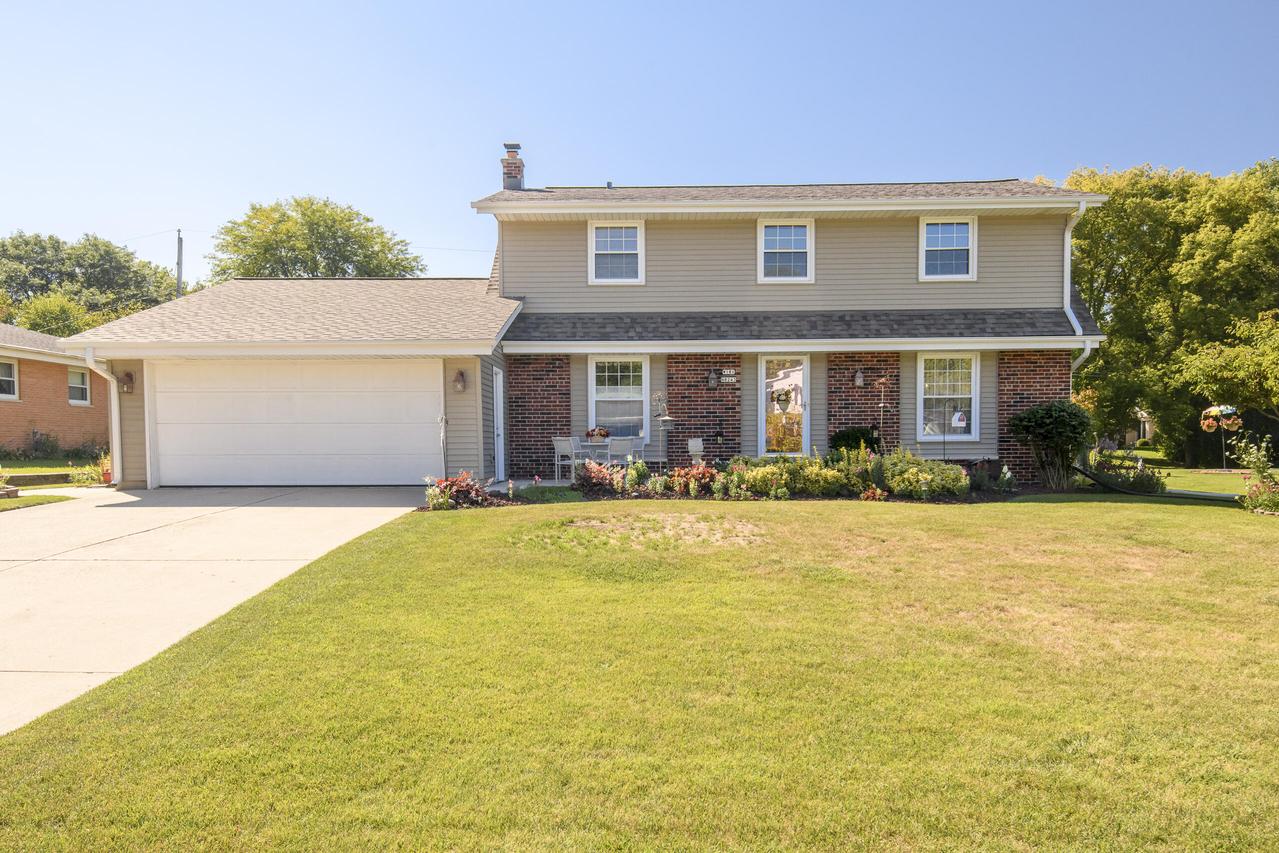 W181N8243 Destiny Dr, Menomonee Falls, WI 53051