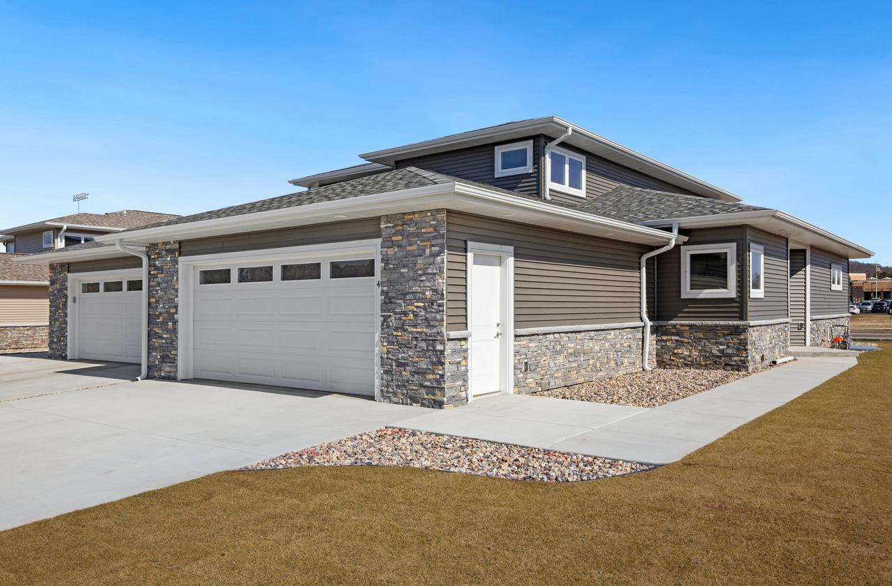 1200 Sween Dr #9, Holmen, WI 54636