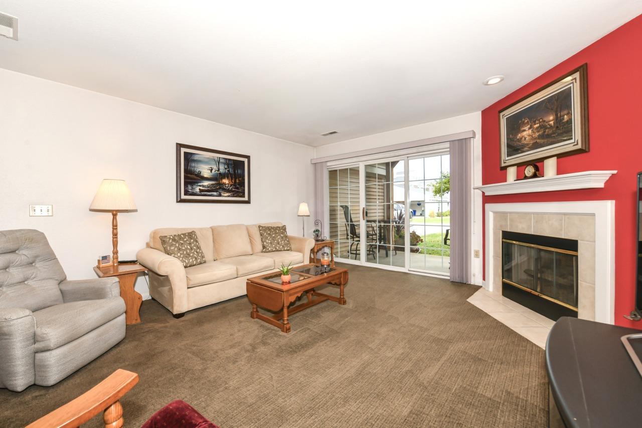 N16W26583 Wild Oats Dr #C, Pewaukee, WI 53072