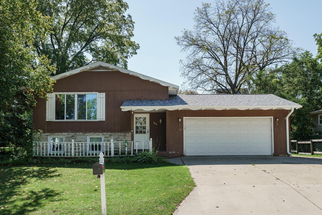 205 Norma Dr, Watertown, WI 53098